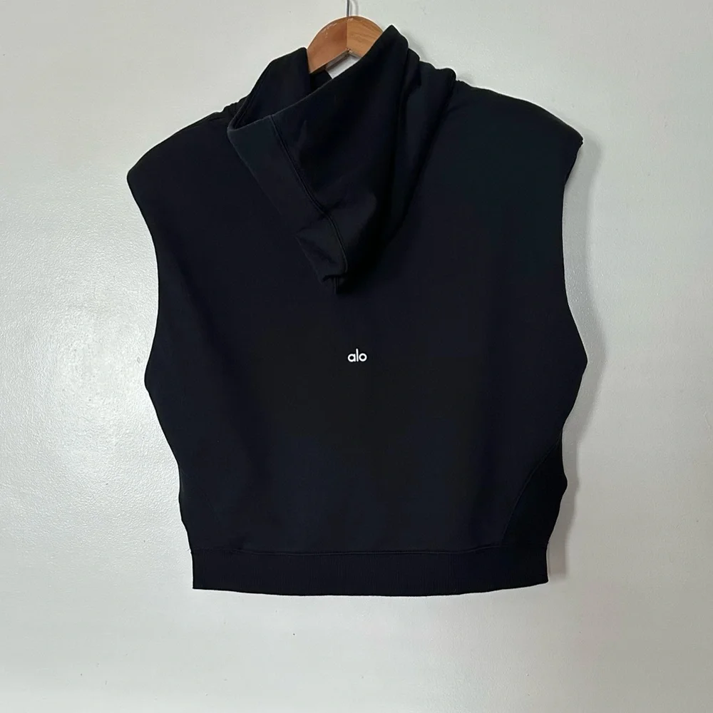 Alo Cropped Headliner Shoulder Pad Sleeveless Hoodie Sweatshirt Vest Size Medium - Picture 5 of 13